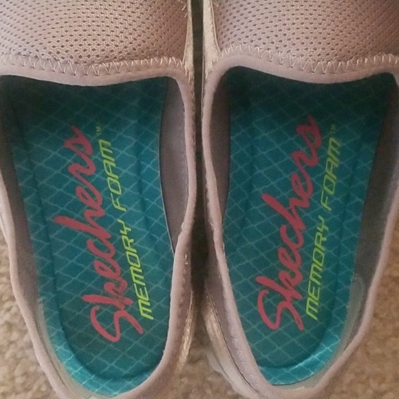 Skechers - Picture 3 of 4